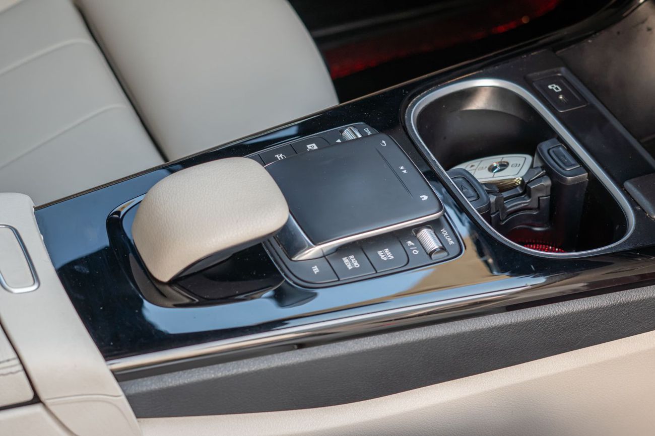 Mercedes-Benz CLA 250 Std 2.0L (221 HP)