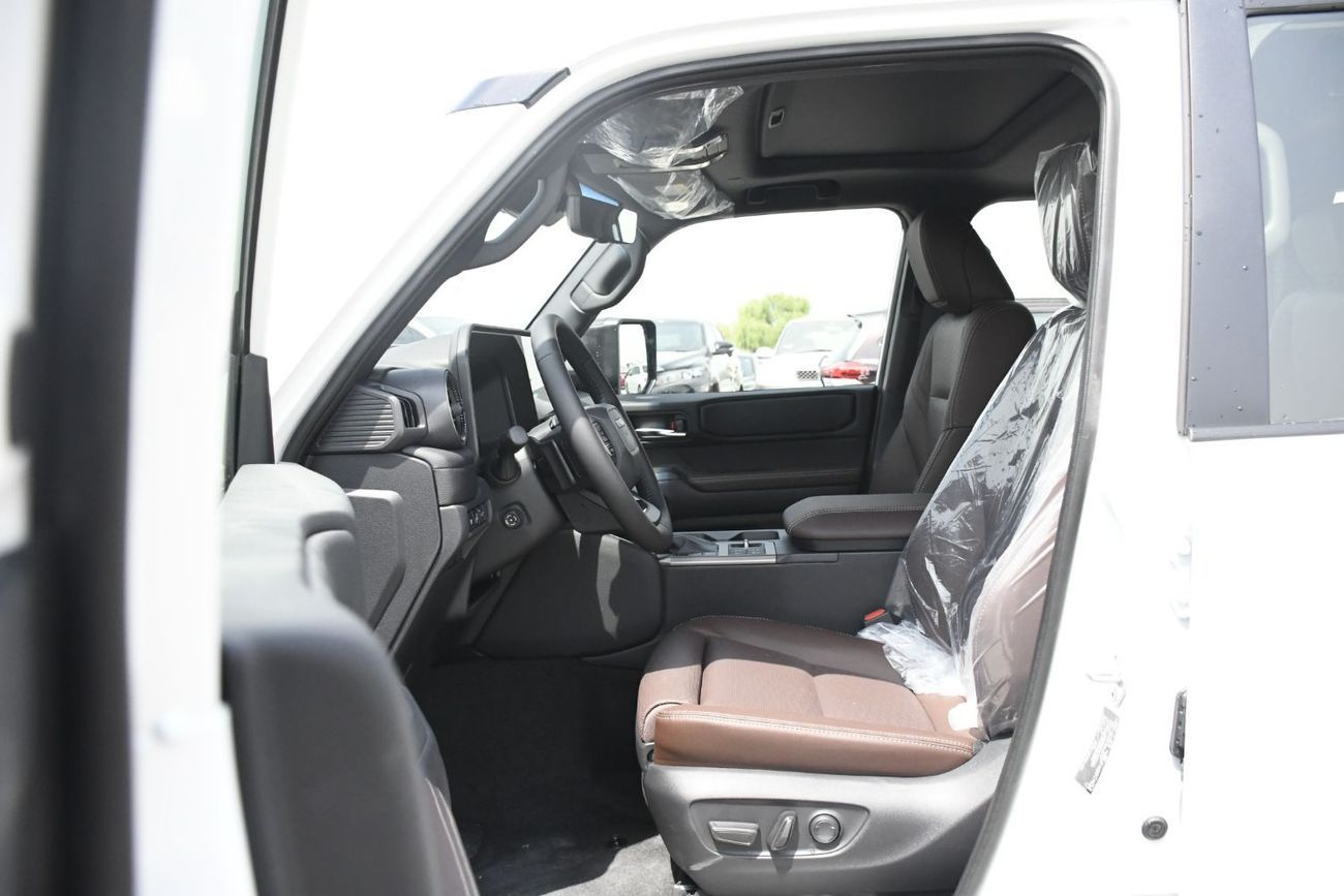 تويوتا برادو 2.4L Adventure  Petrol Full Option GCC (Ready Stock)