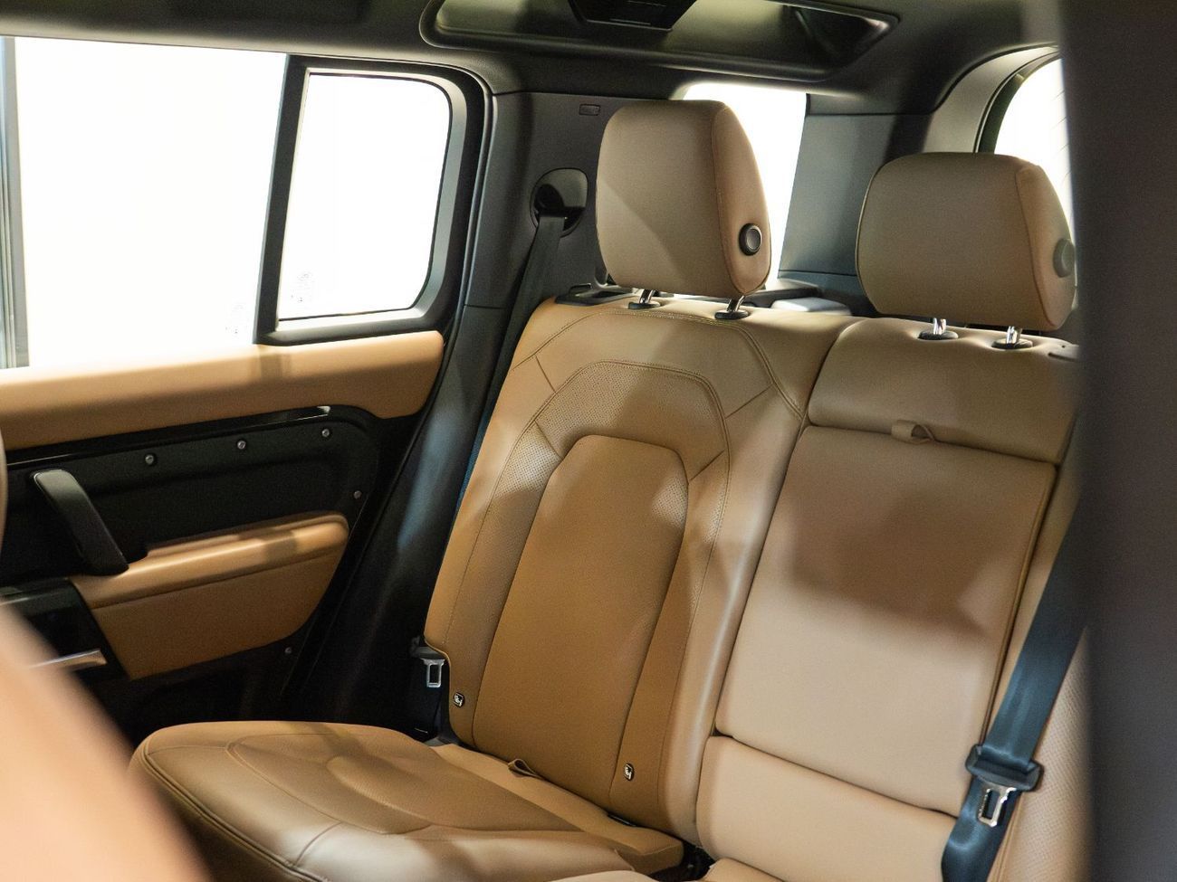 Land Rover Defender 110 X-Dynamic HSE | 2025 | GCC | Fully Loaded | 5 Years Warranty | Low Mileage