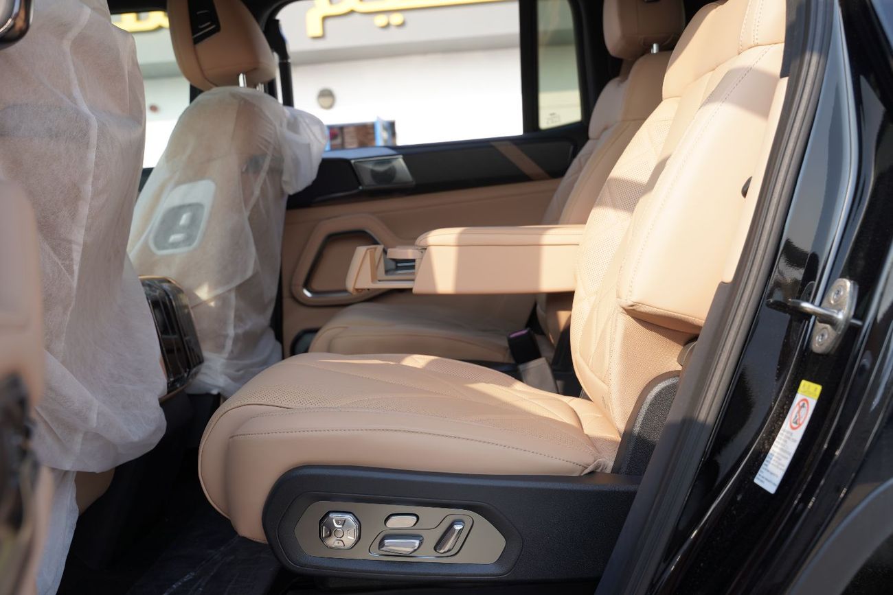 BYD Leopard 8 Smart and Brave Flagship Edition (6 Seats) 2025 BYD Leopard 8 Flagship plug in Hybrid 2.0L VIP 6-sea