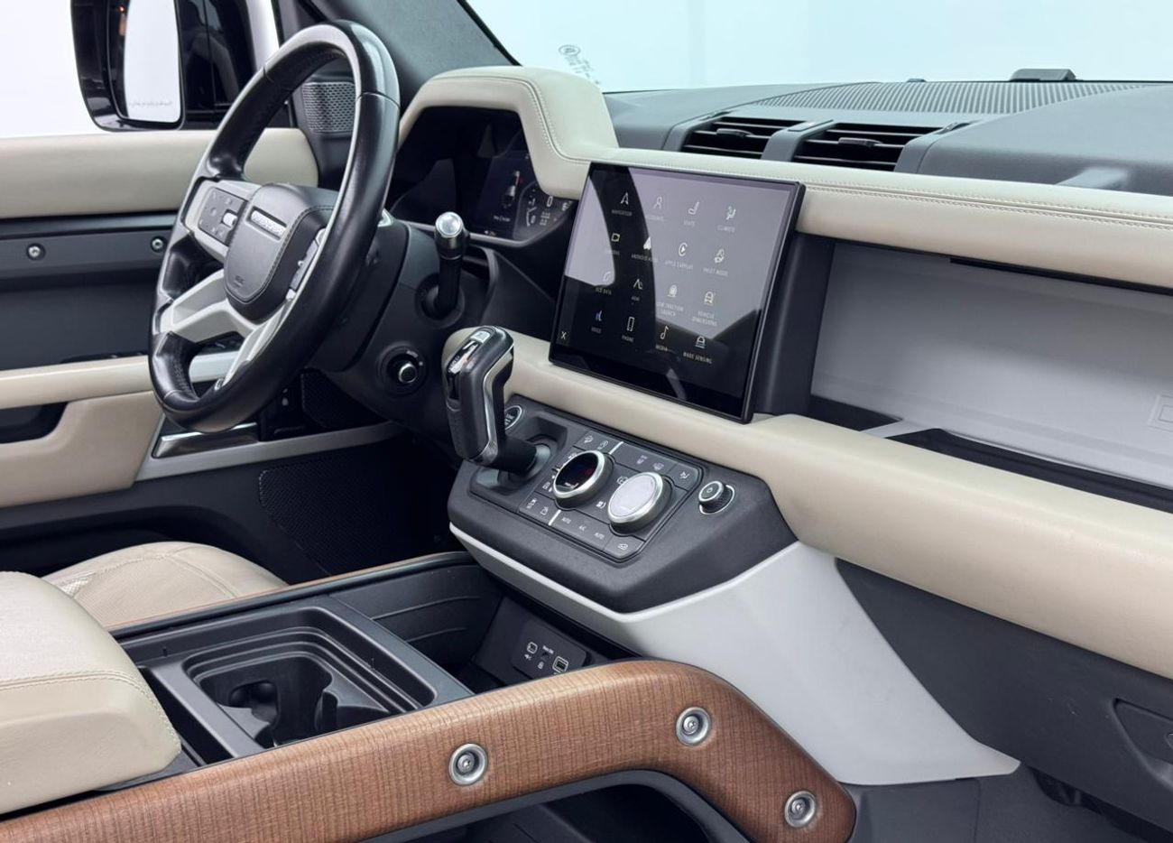 لاند روفر ديفندر 110 HSE P400 3.0L 2022 Land Rover Defender 110 P400 HSE, Oct / 2026 Range Rover Warranty, GCC