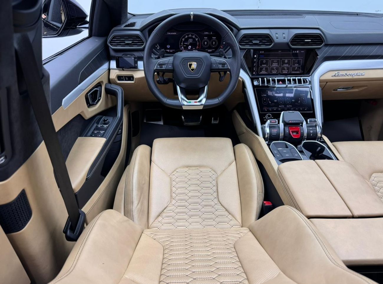 لامبورغيني اوروس STD 4.0T V8 2022 Lamborghini Urus, 1 Year Warranty