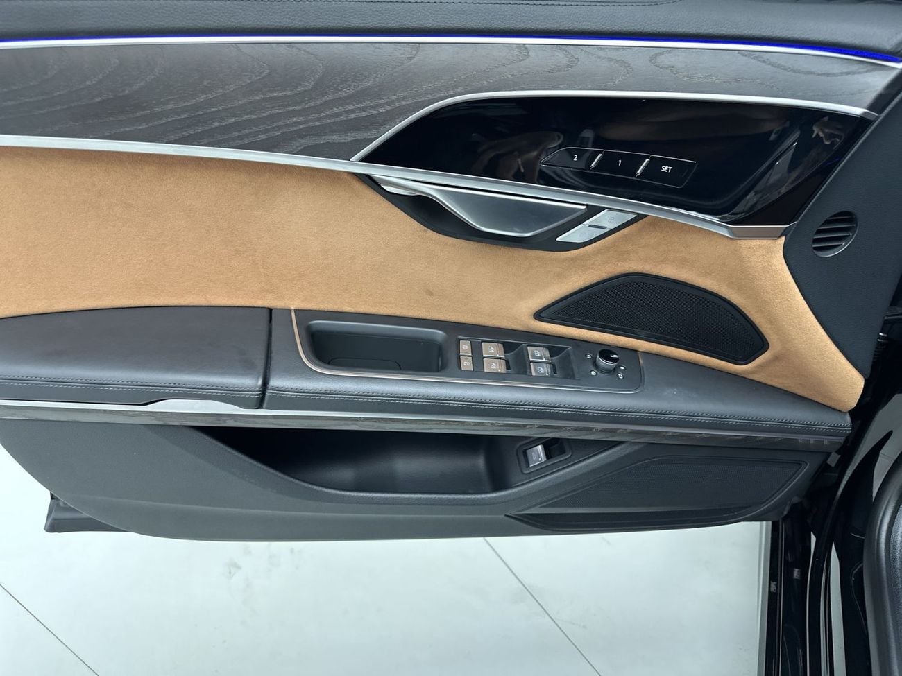 Audi A8 L 55 TFSI quattro Business Edition 3.0L (Ref# 07671)