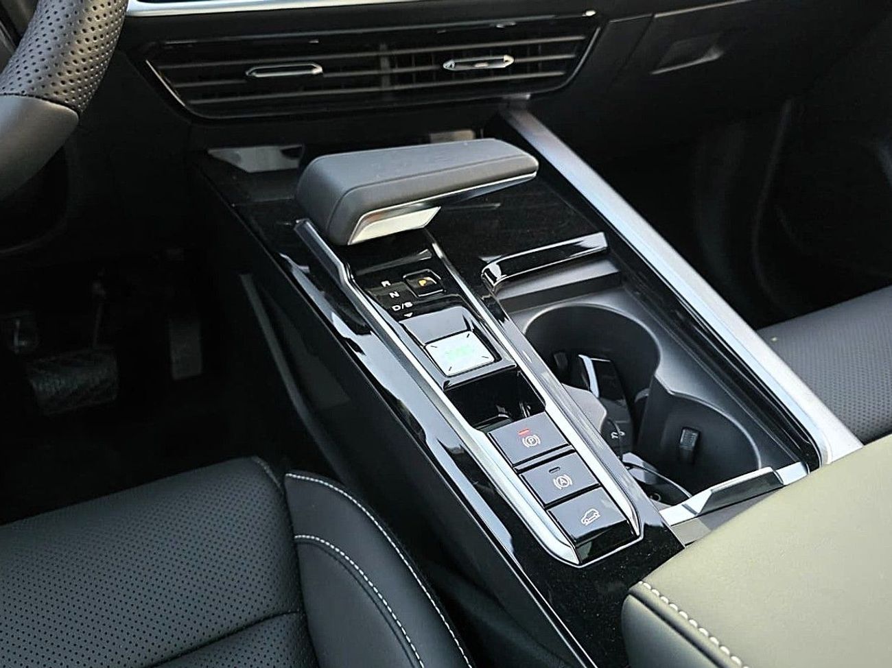 MG One MG One 1.5 LUX SUV FWD 5Doors Red Color 2024