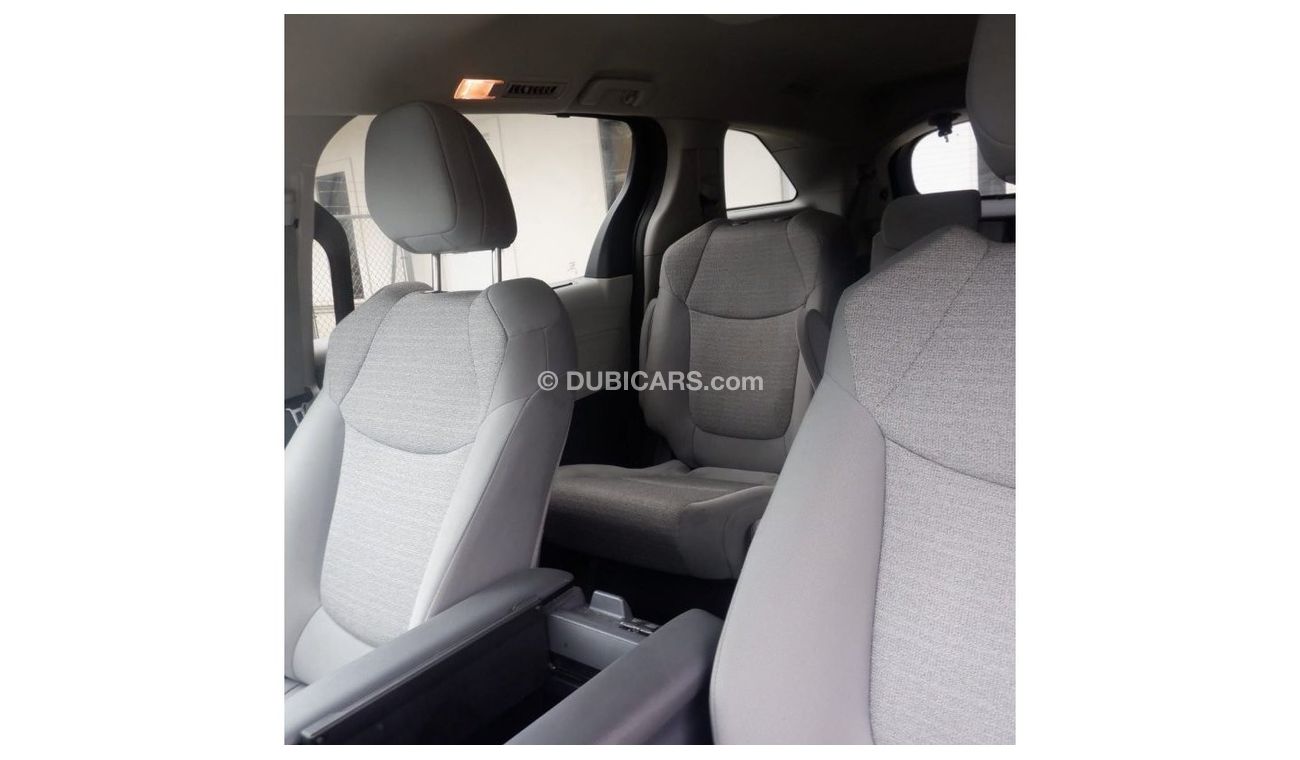 Toyota Sienna 2021 Toyota Sienna LE 2.5L V4 Hybrid Engine /