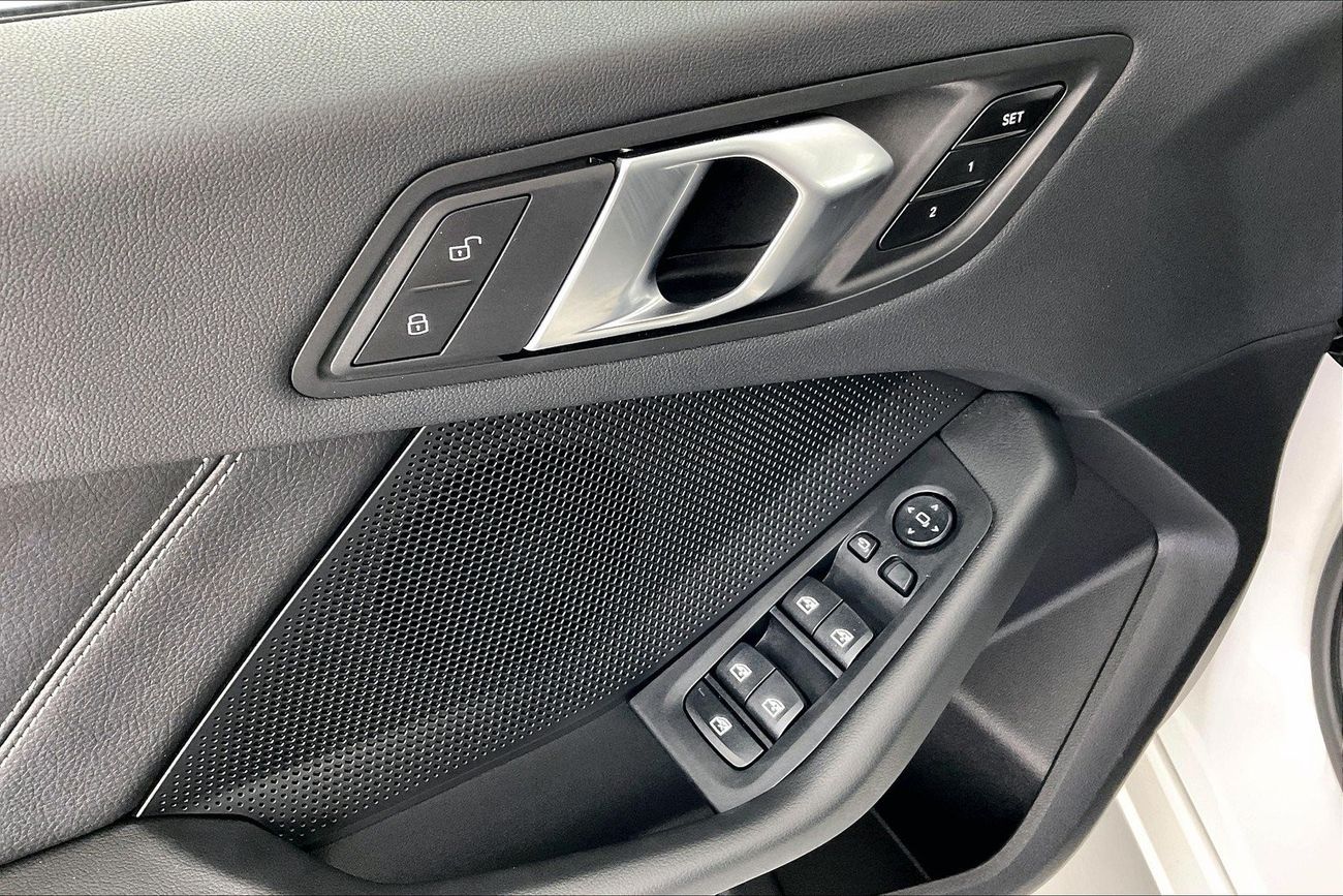 بي أم دبليو 120i Joy Edition | عرض العيد الحصري | خالية من أضرار الفيضانات