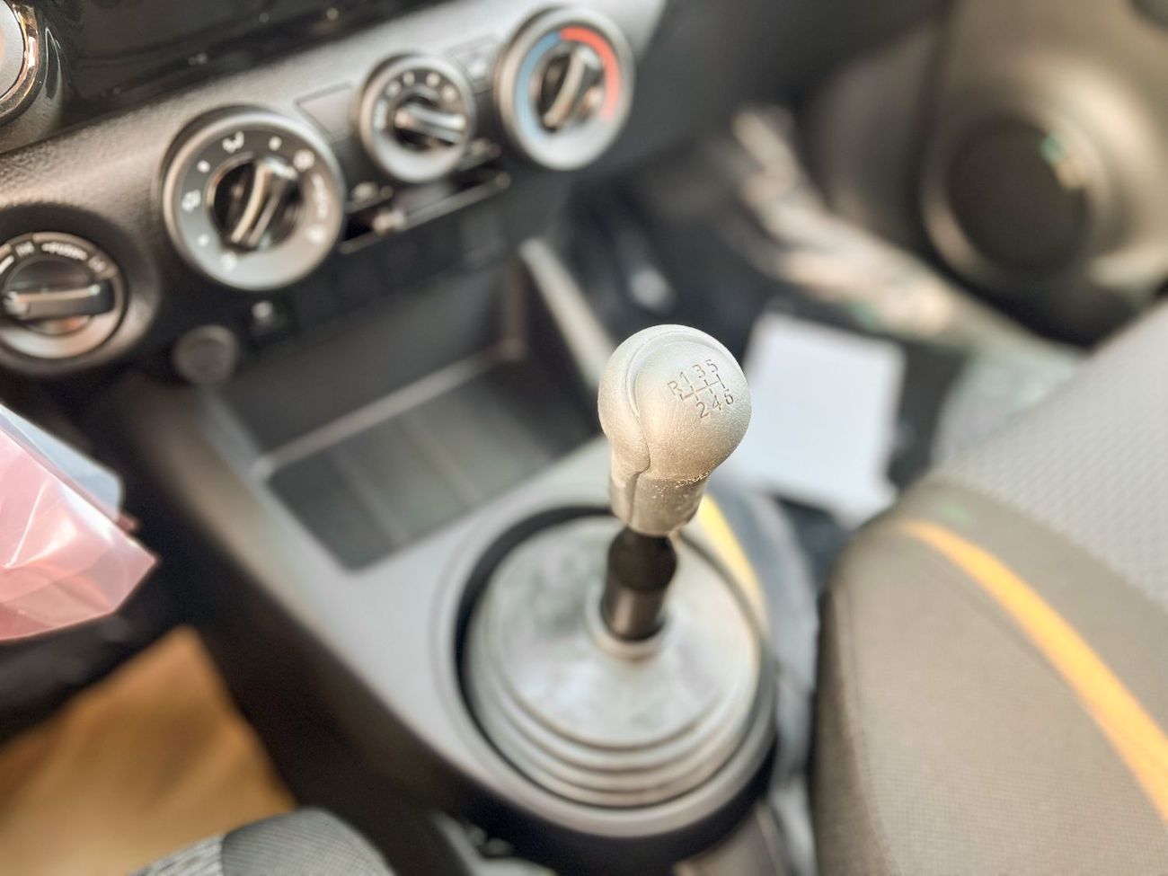 Toyota Hilux EXPORT PRICE - TOYOTA HILUX SC DLX 2.4L DSL