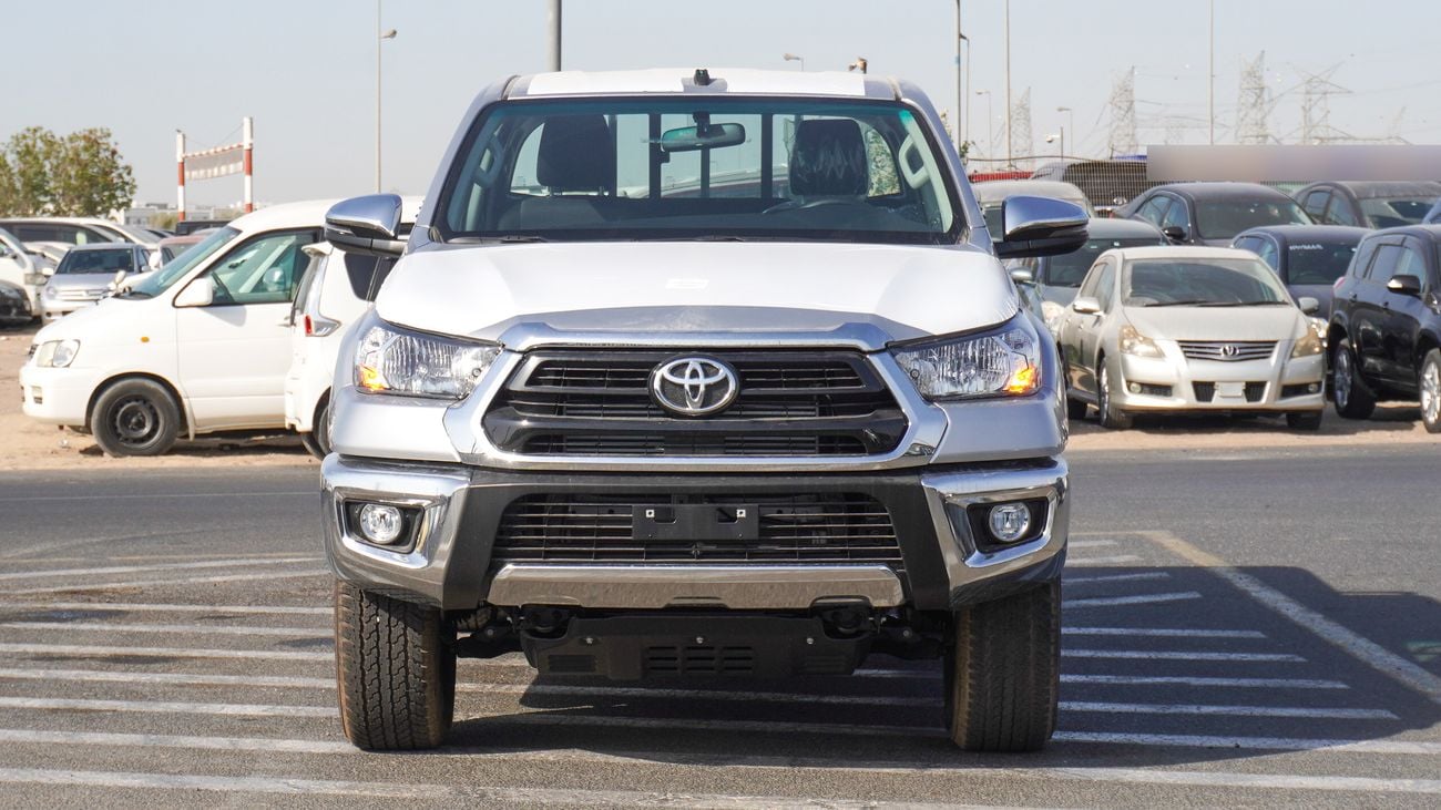 تويوتا هيلوكس 2.4L Diesel 4WD M/T