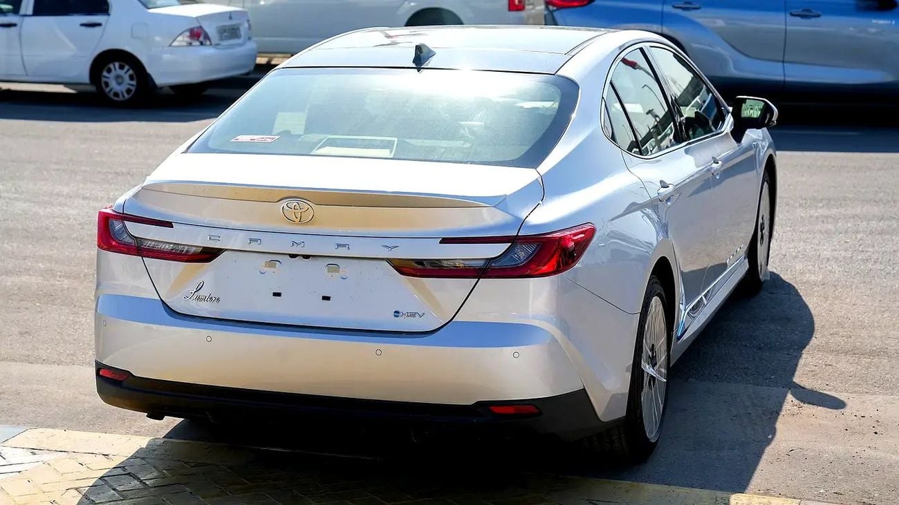Toyota Camry LUMIERE HEV Lumiere HYBRID GCC Spec