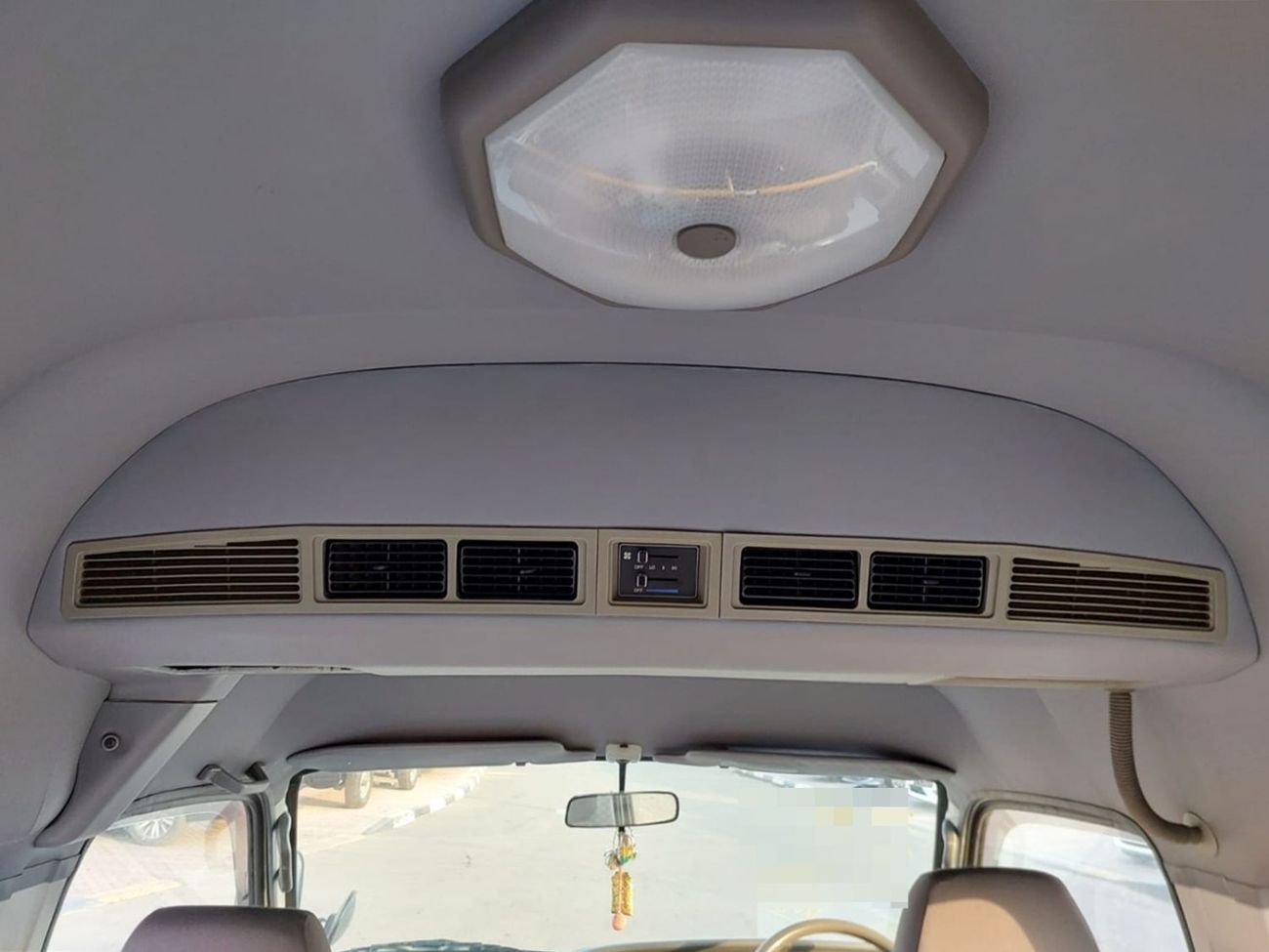 تويوتا هاياس TOYOTA HIACE COMMUTER VAN RHD 2003 MODEL 3.0 L DIESEL AUTOMATIC(PM03773)