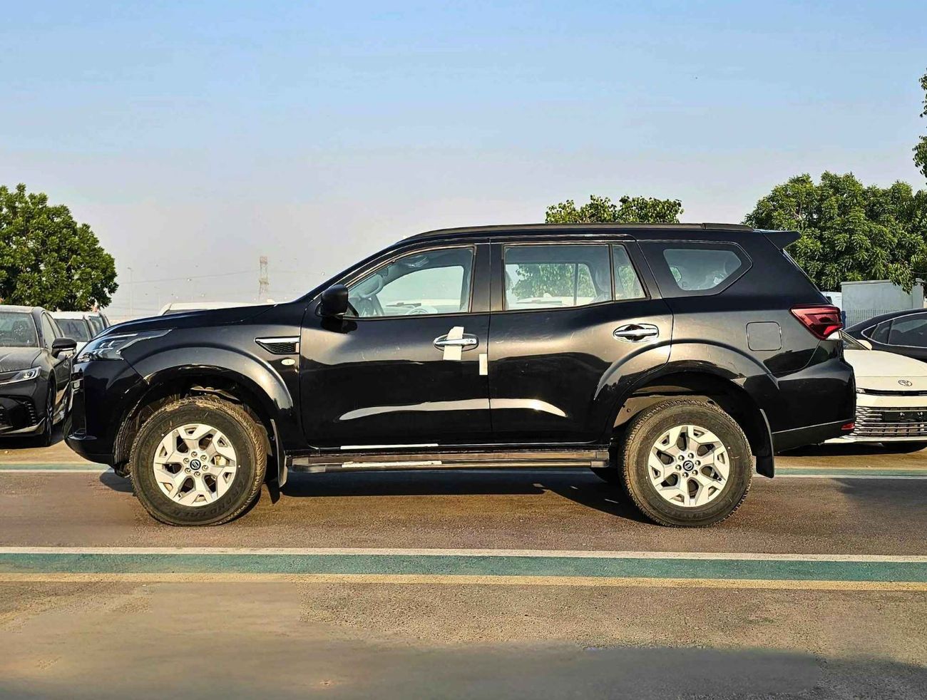 نيسان إكستيرا SE 7 SEATS / 2.5L PETROL V4 / LEATHER SEATS / PUSH START / 4WD (CODE # 69096) *RAMADAN OFFER*