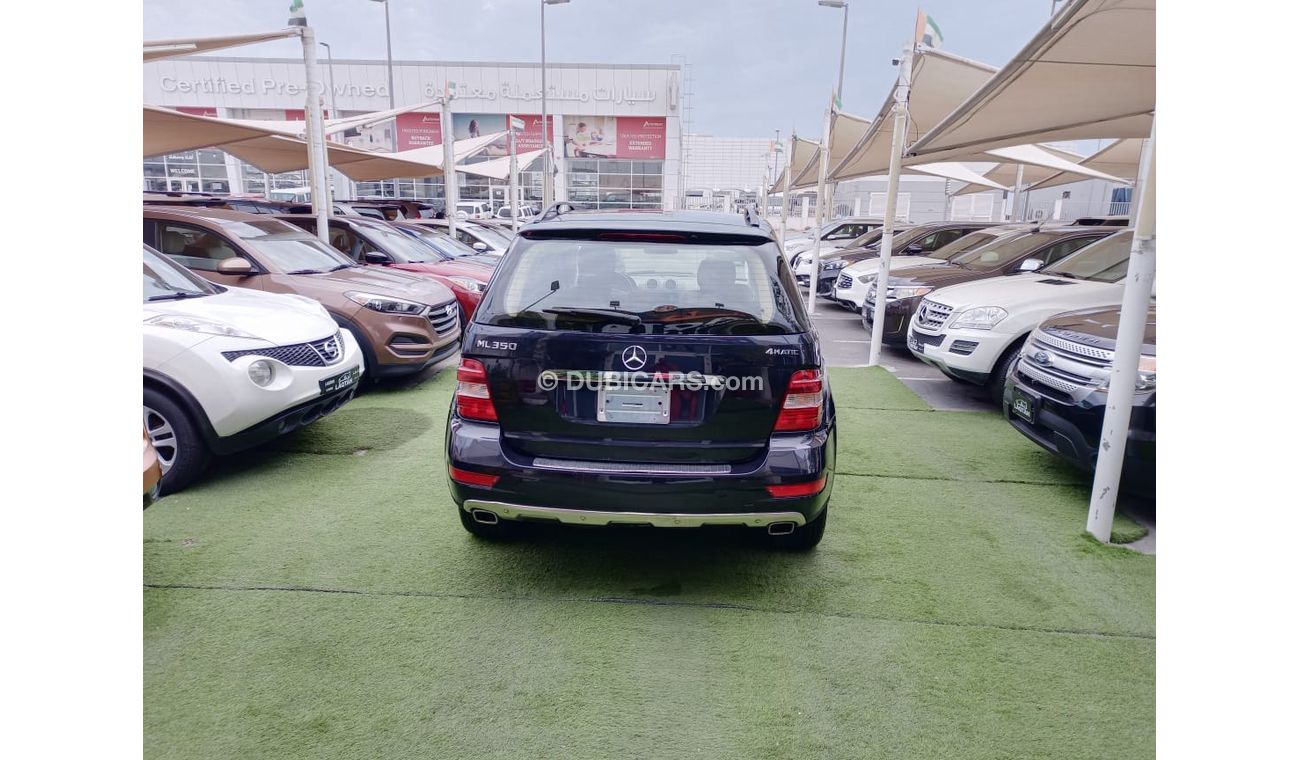 Mercedes-Benz ML 350 2010 model, leather hatch, cruise control, rear camera screen, in excellent condition