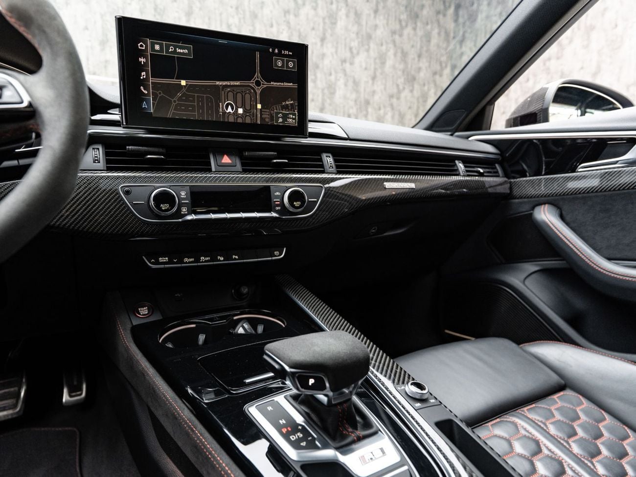 أودي RS4 ستاندارد BUY NOW, PAY 2027 | THE BLACKLINE STANDARD | 2028 Warranty + Service, Low KMs, GCC