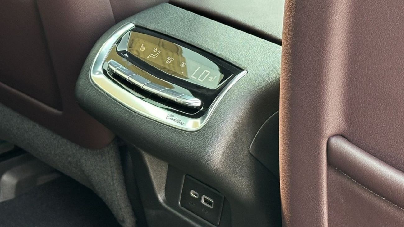 كاديلاك XT6 بريميوم لاكجري