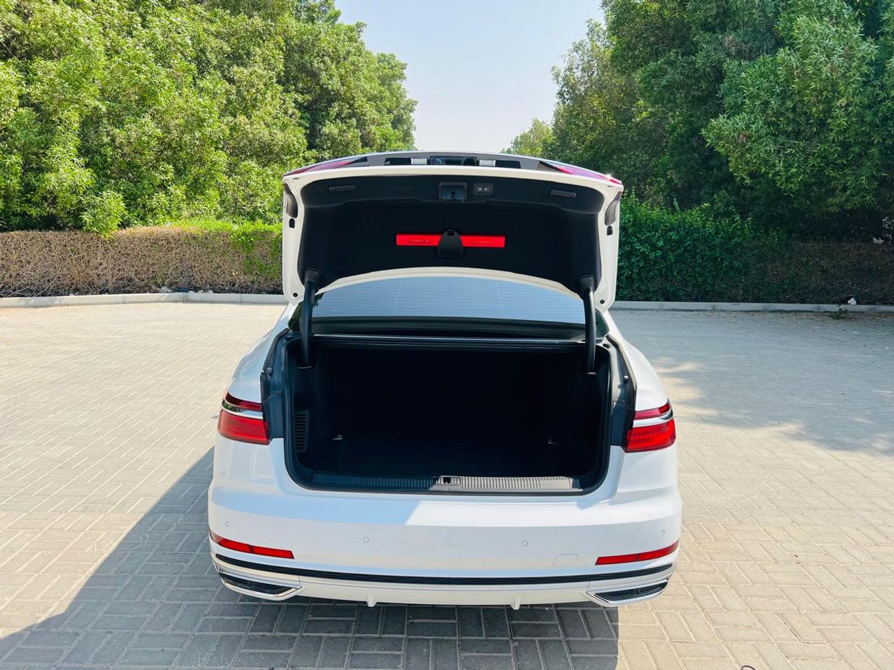 أودي A8 L 60 TFSI quattro 4.0L (460 HP)