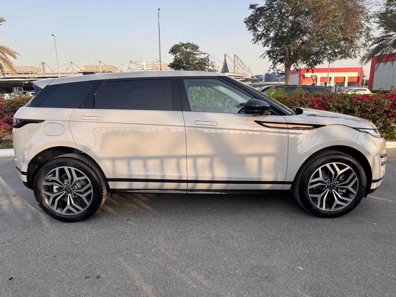 لاند روفر رانج روفر إيفوك P200 R-Dynamic SE 2.0L
