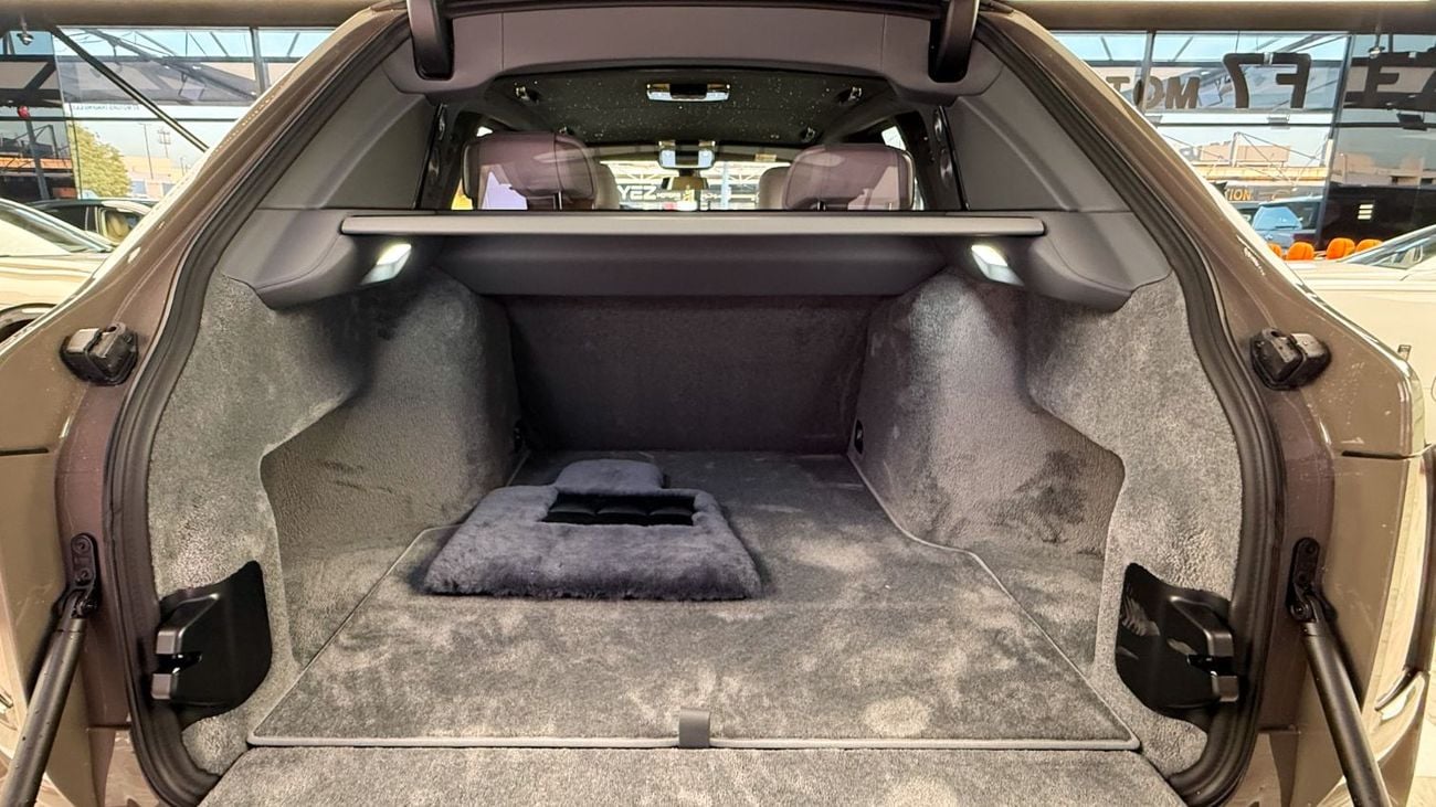 Rolls-Royce Cullinan Rolls Royce Cullinan Silver Badge - 2025 - Bespoke Color Edition