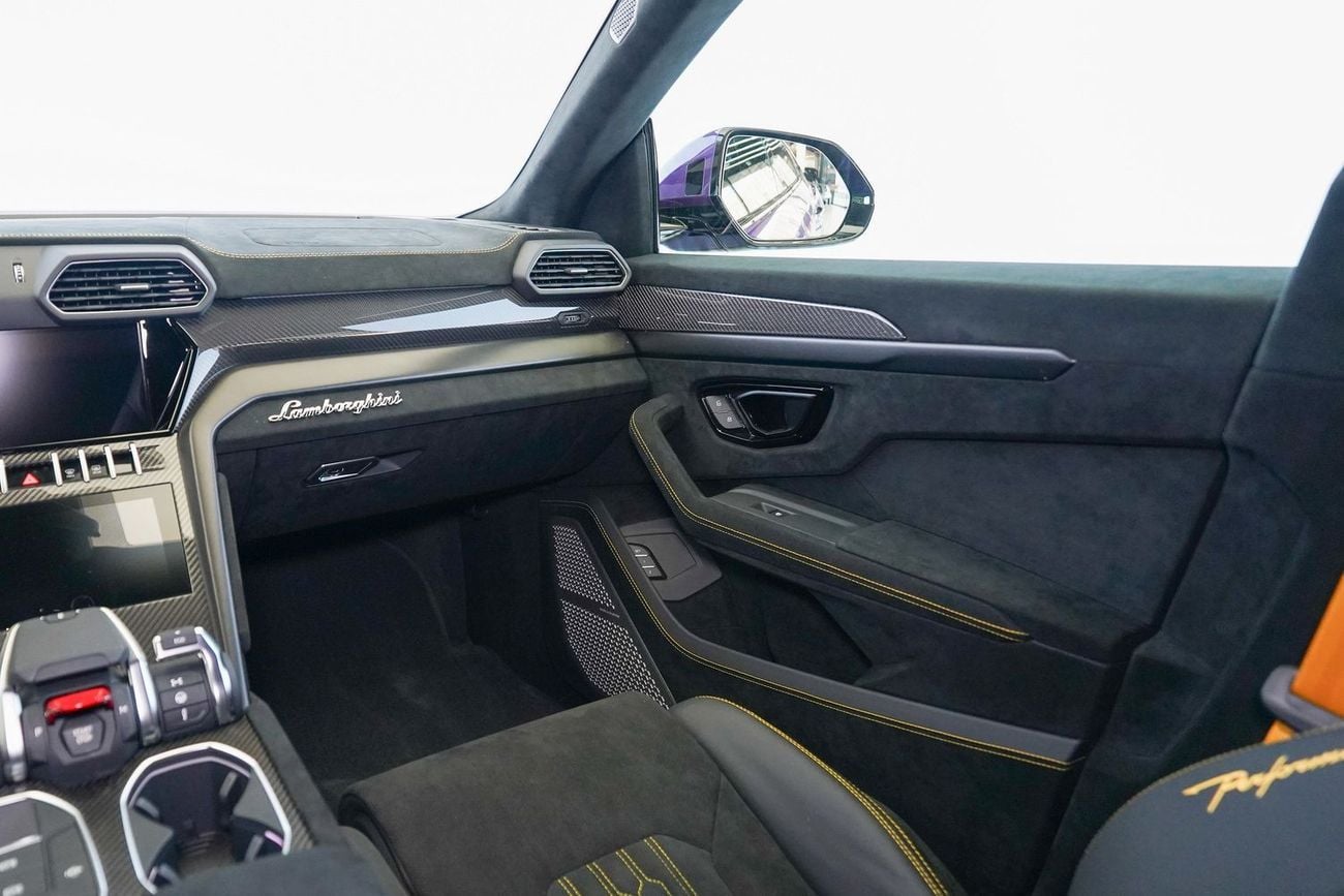 لامبورغيني اوروس 4.0T V8 Performante