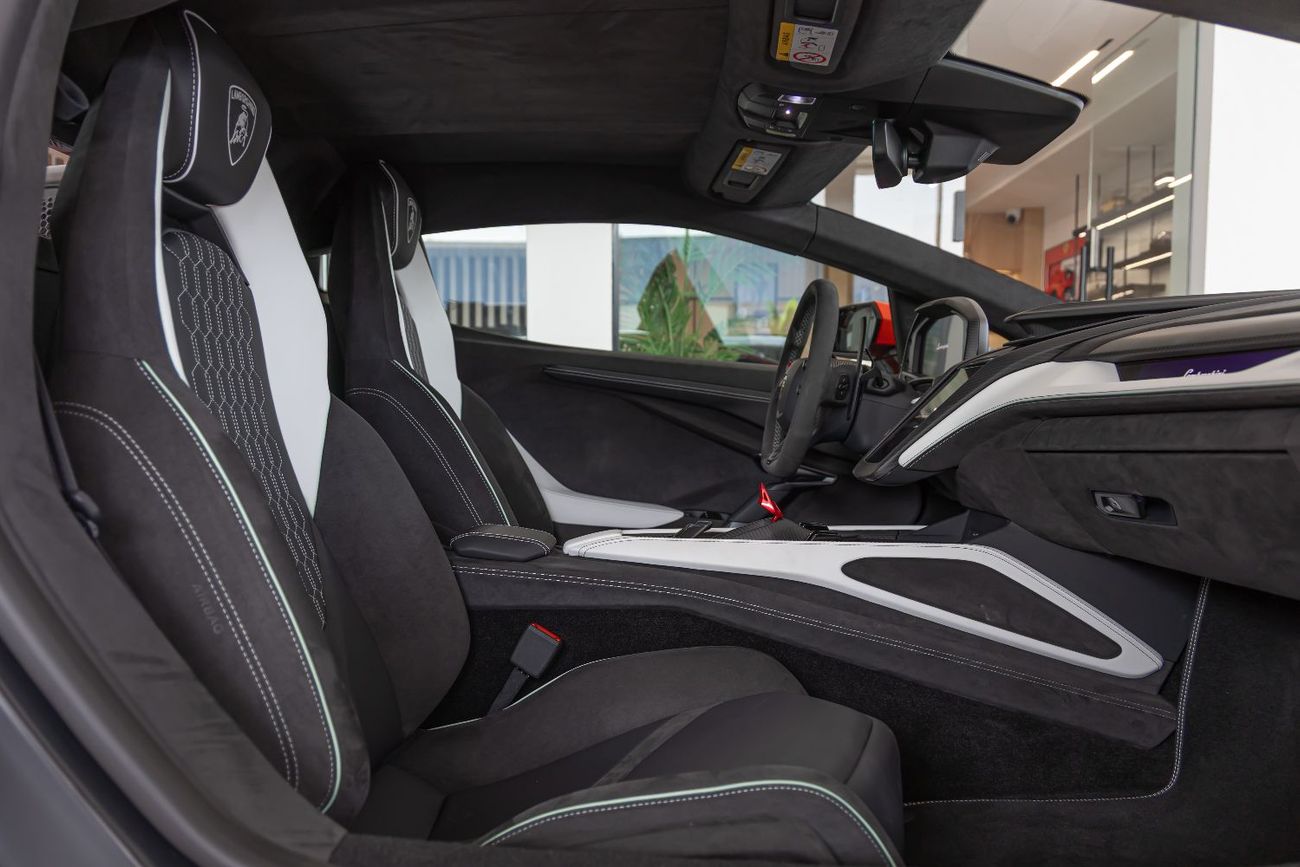 Lamborghini Revuelto 6.5L V12 Hybrid Lamborghini Revuelto 2024 Fully Carbon Fiber