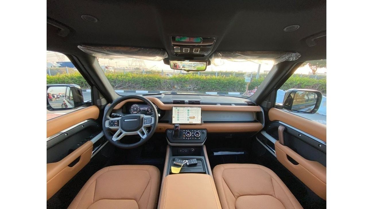 Land Rover Defender GCC SPEC UNDER WARRANTY AND SERVICE
