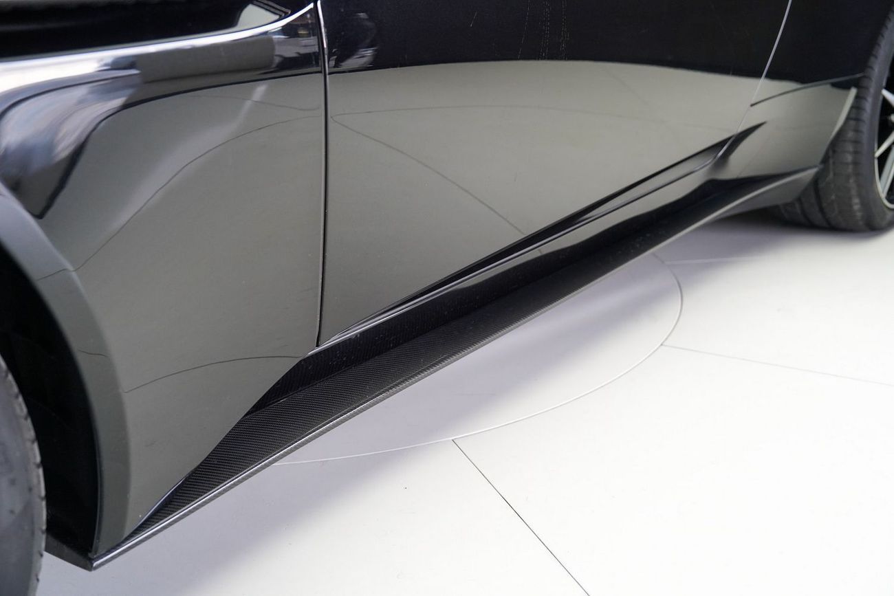 أستون مارتن DB11 Std 4.0L