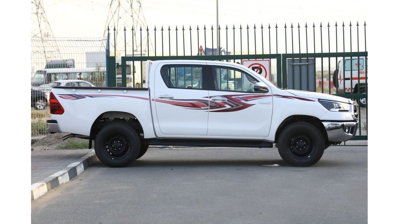 تويوتا هيلوكس تويوتا هيلوكس 4x4 DC 2.8 - 2023 - أبيض سوبر من الداخل عنابي