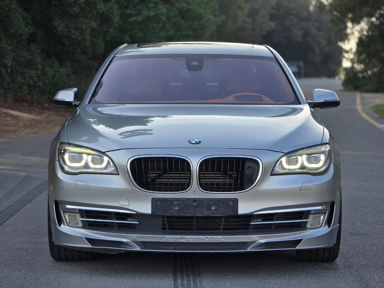 بي أم دبليو 750Li Luxury 4.4L (443 HP)