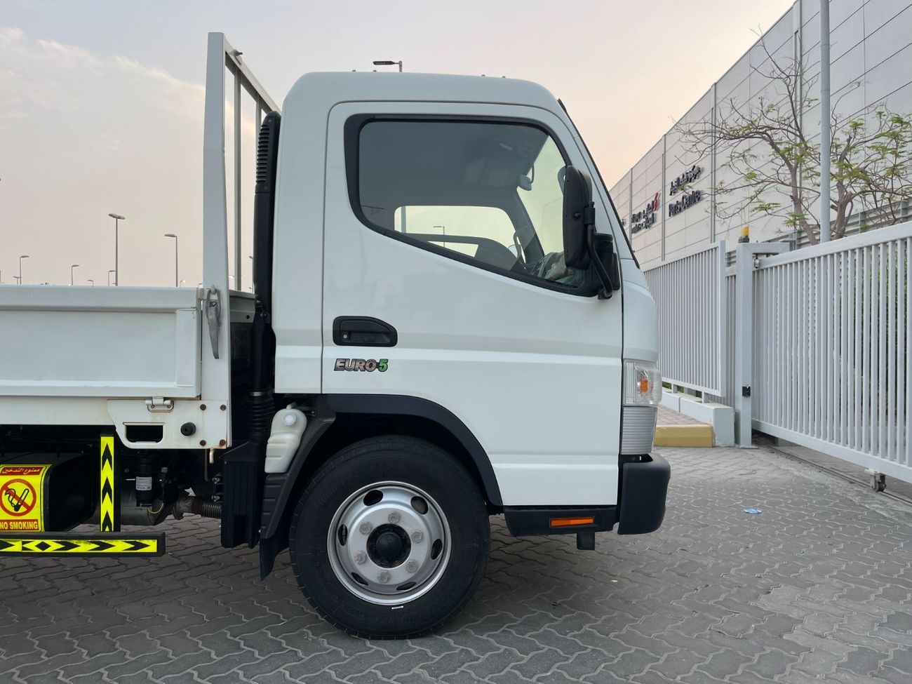 Mitsubishi Fuso Canter GCC PICK UP