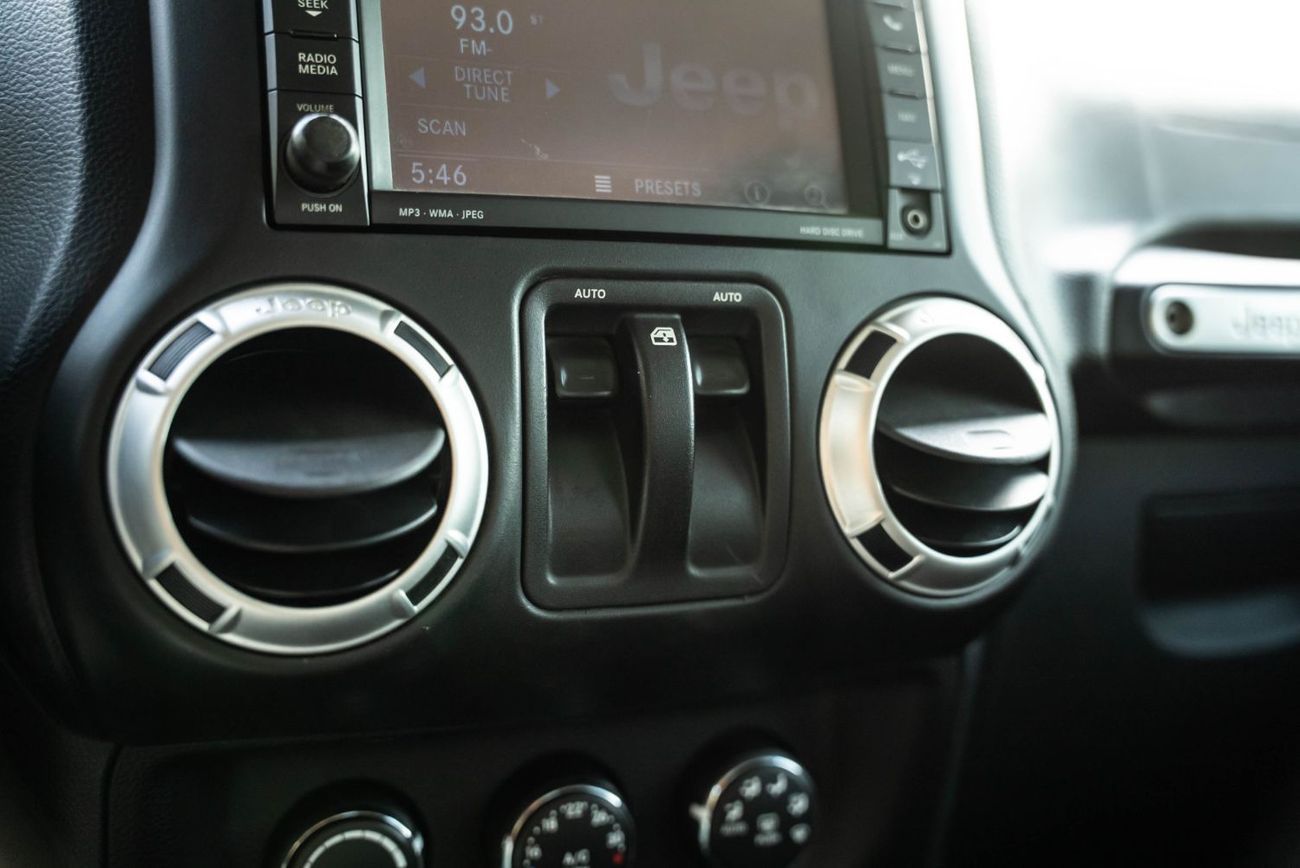 جيب رانجلر Sahara 3.6L A/T