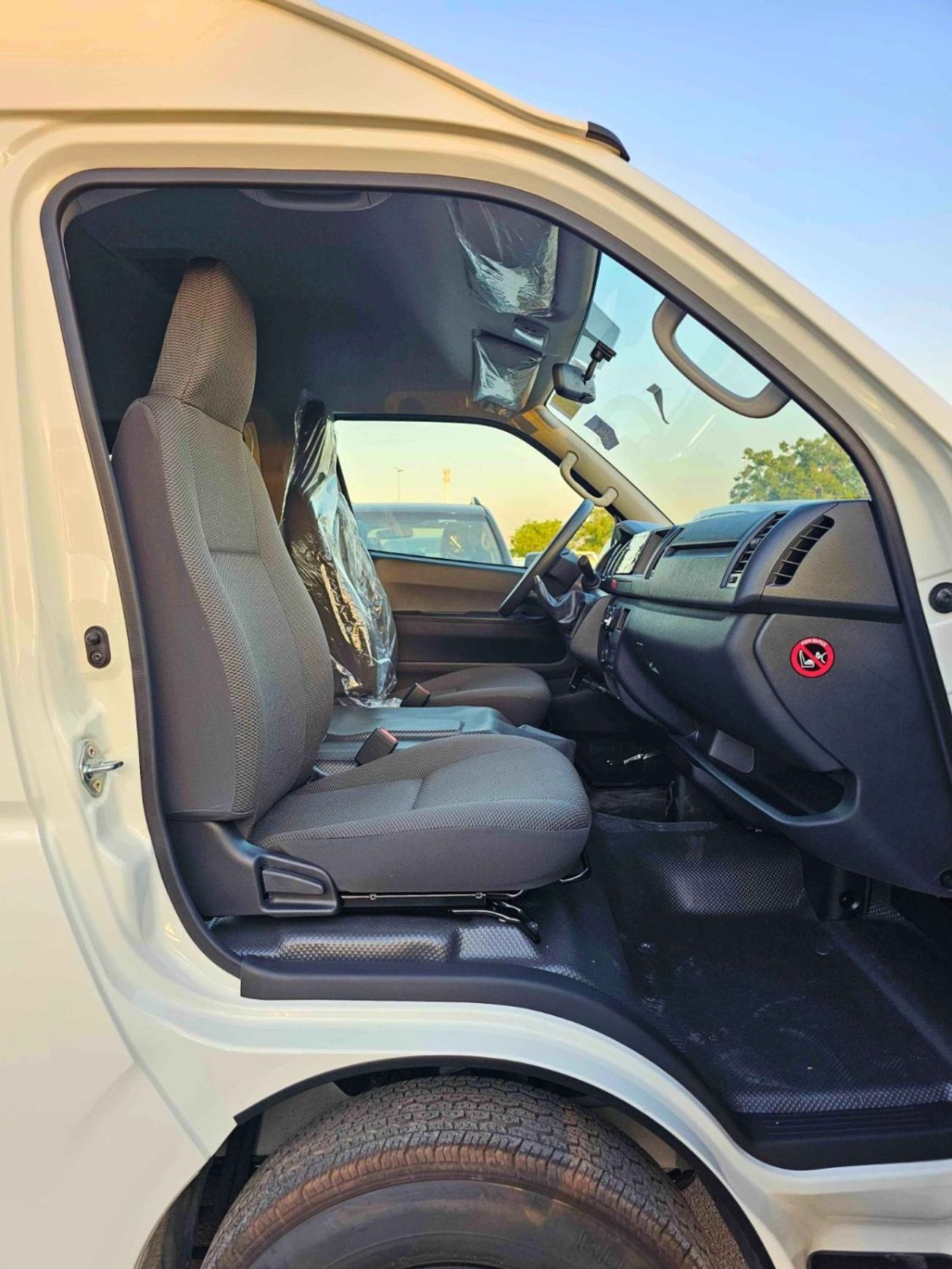 Toyota Hiace HIGHROOF DX / OLD SHAPE /13 STR / 2.5L V4 DIESEL M/T / BLACK BUMPER (FOR CONGO) (CODE # H25MHF)