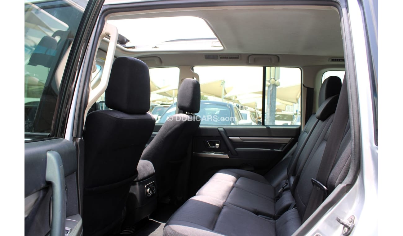 Mitsubishi Pajero GLS Mid PAJERO 2016 - GCC - ACCIDENTS FREE - SEMI FULL OPTION  -
