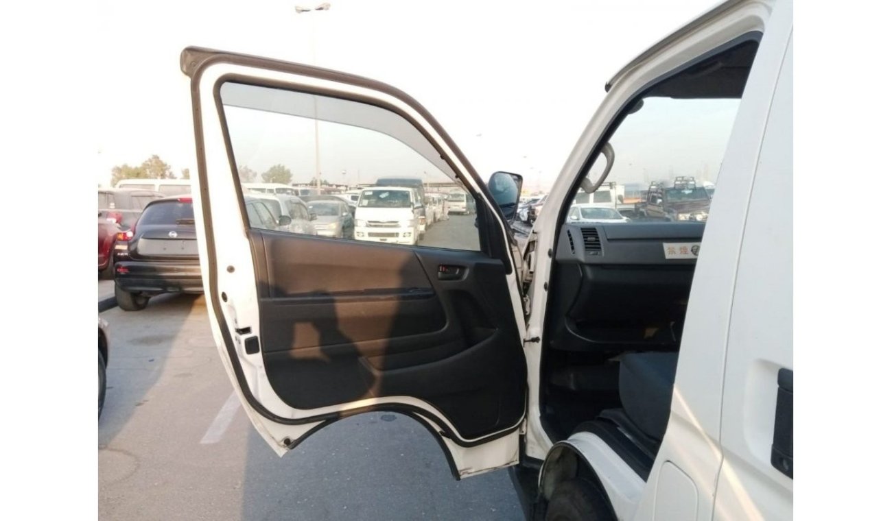 تويوتا هاياس TOYOTA HIACE VAN RIGHT HAND DRIVE (PM 892)