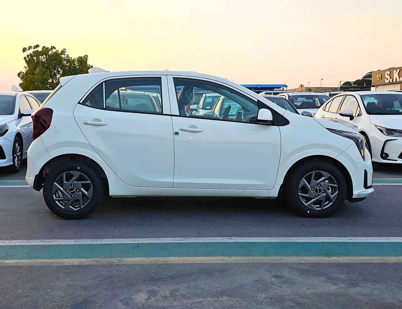 Kia Picanto GL / 1.2L V4 PETROL / A/T / DVD+CAMERA / 2024 MY