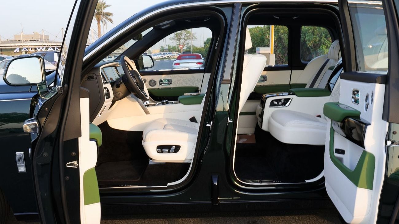 Rolls Royce Cullinan STANDARD Rolls Royce Cullinan - Silver Badge - 2026