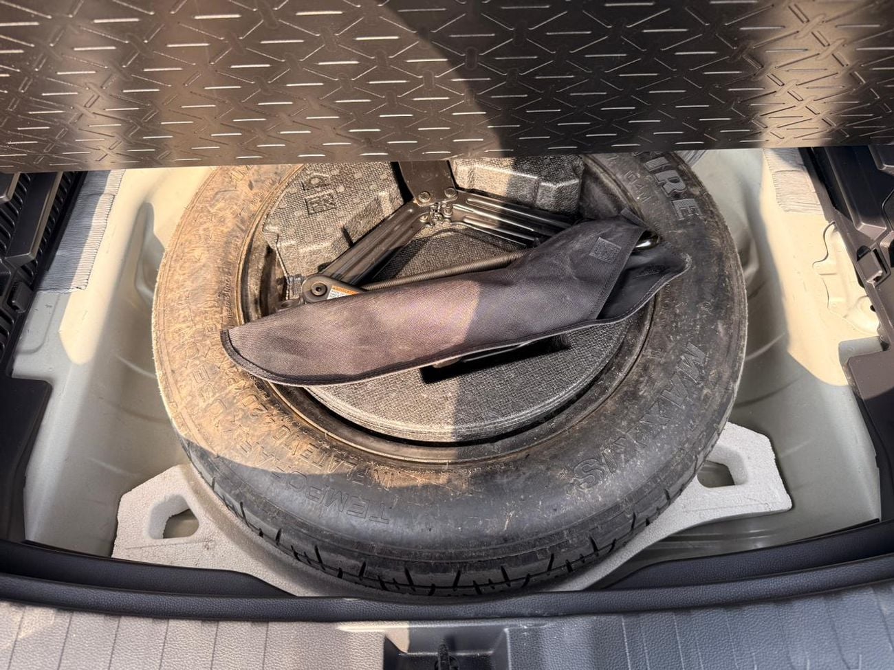 تويوتا راف ٤ Hybrid XLE AWD premium Full option | sunroof, leather seats, push start