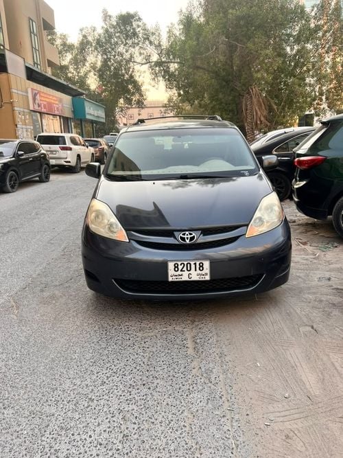 Toyota Sienna LE