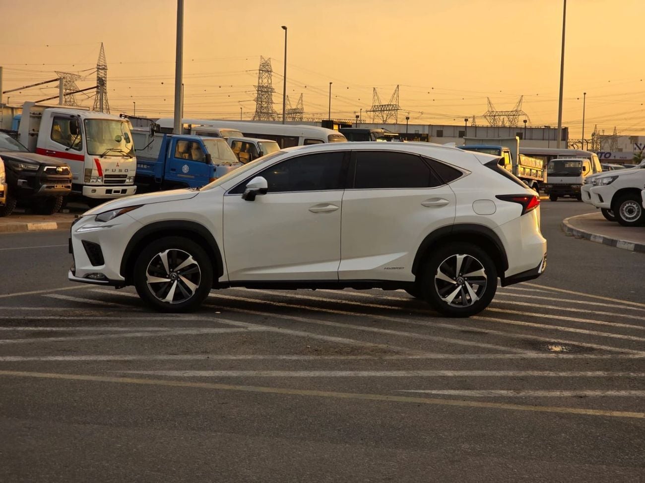 لكزس NX350h NX300 Hybrid