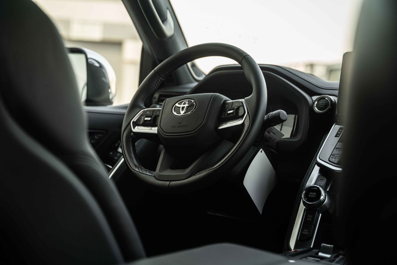 تويوتا لاند كروزر VXR 3.5L FULL OPTION WITH MBS AUTOBIOGRAPHY VIP SEAT AND STAR LIGHT