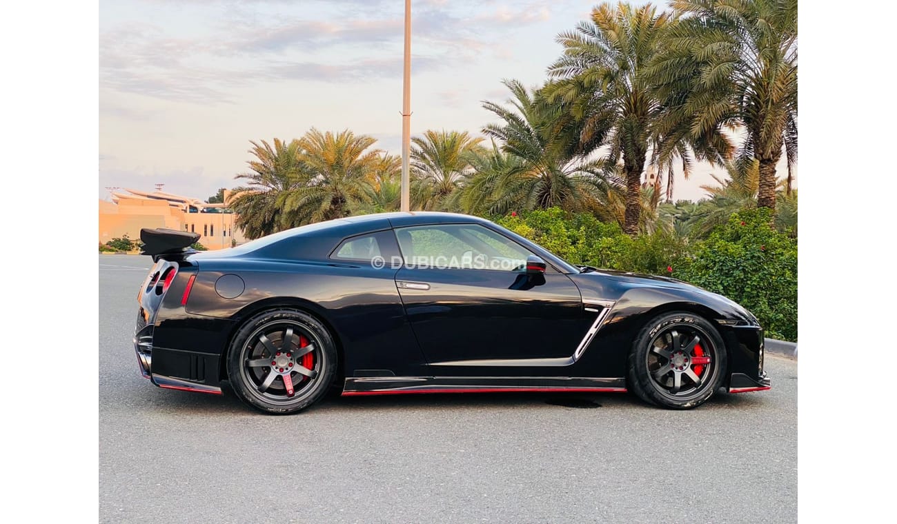 نيسان جي تي ار نيسان GT-R  خليجي بلاك اديشن خليجي فل كاربون فايبر بحاله ممتازه