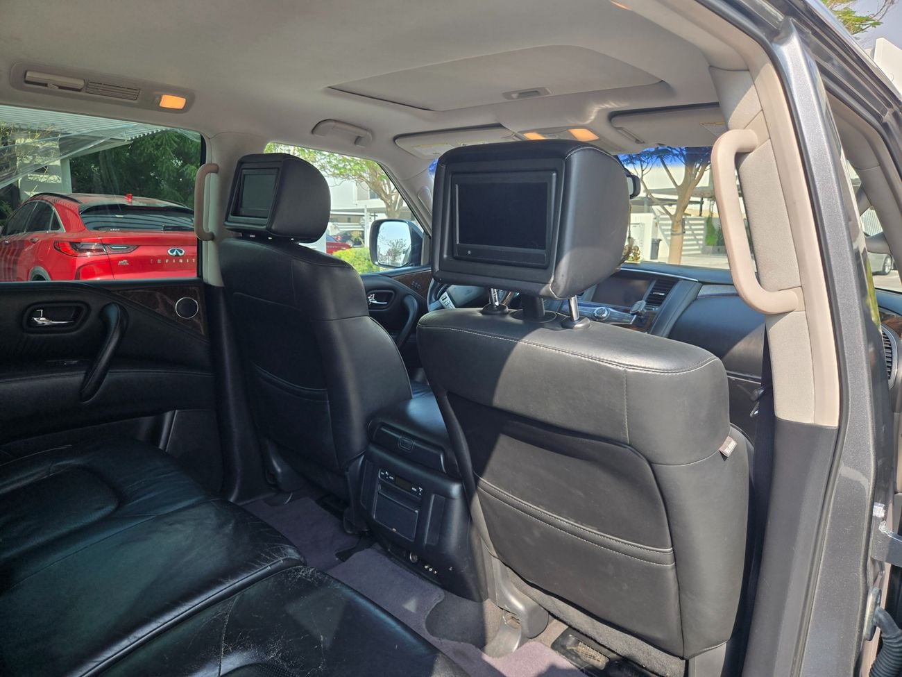 إنفينيتي QX80 لاكجوري LUXURY