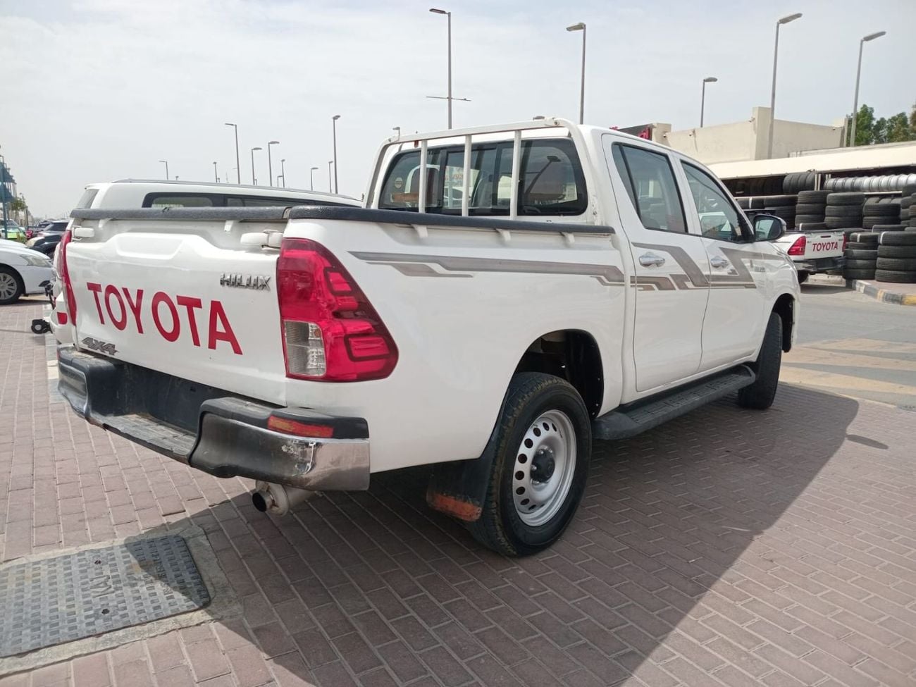 Toyota Hilux DC 2.4L 4WD DIESEL MANUAL TRANSMISSION