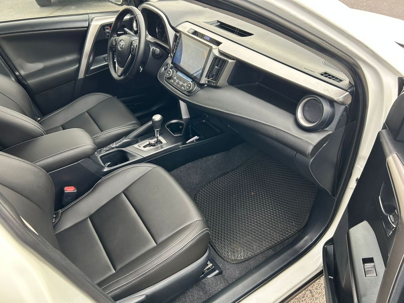 Toyota RAV4 2018 Toyota Rav4 V4 Full Option Push Start - Electrical Seats - Leather Seats - Rear View Cam -  670