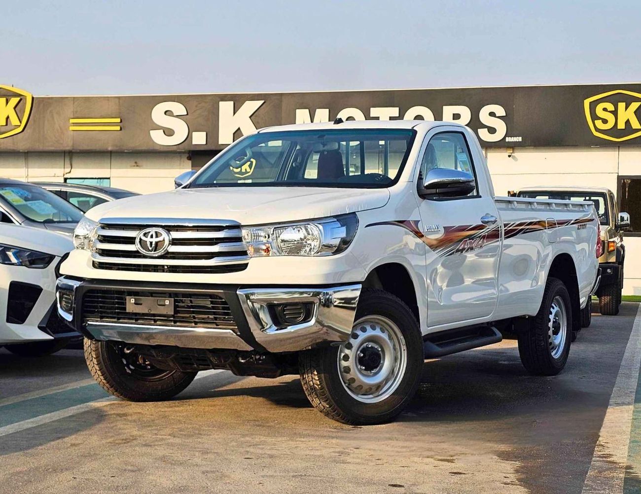 Toyota Hilux SINGLE CABIN /  M/T / 2.7L V4 PETROL / DVD CAMERA /  KEY START PW CHROME BUMPER (CODE # GLS-G-SC)