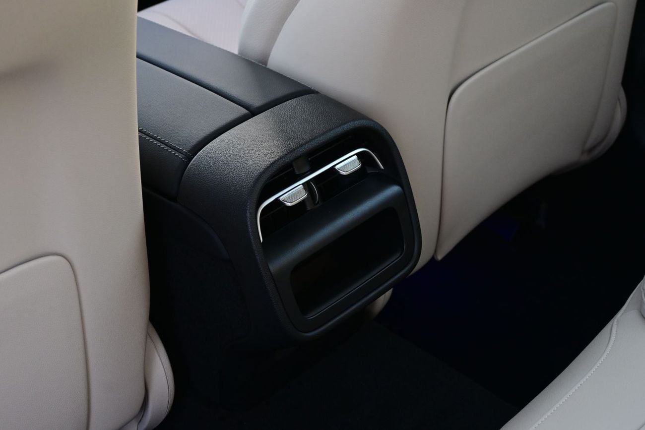 مرسيدس بنز E200 STD Mercedes-Benz E200 2.0L Turbo + Mild Hybrid Color Black Model 2025
