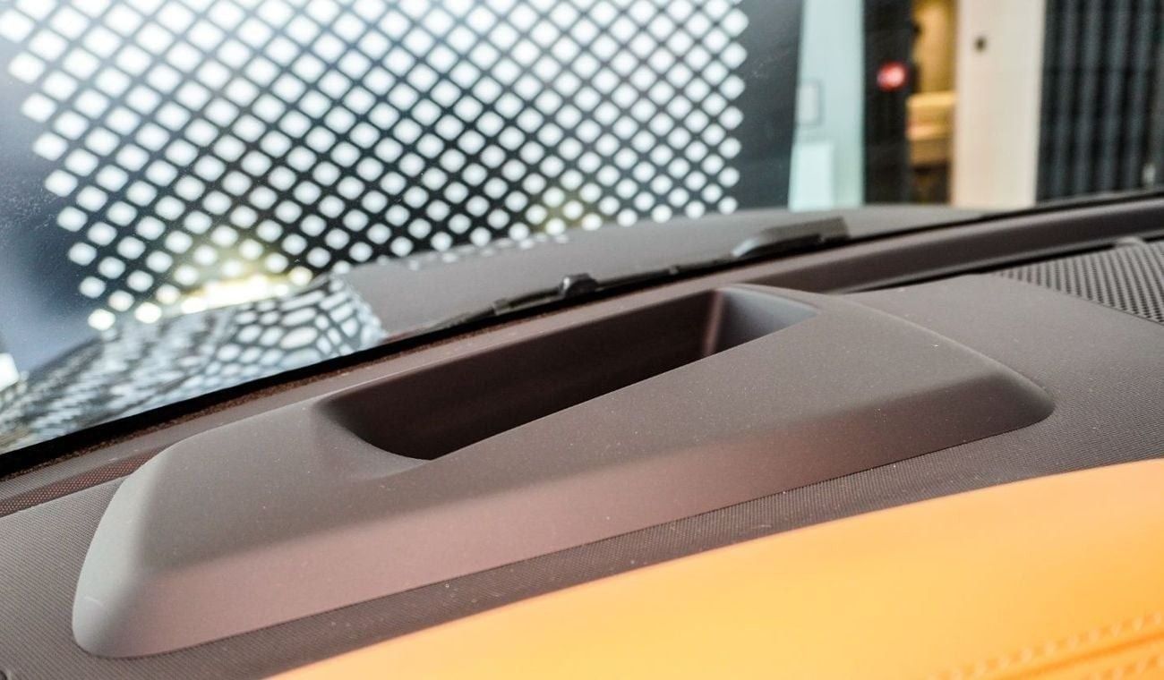 Land Rover Defender P400 110 X-Dynamic HSE 3.0L (7 Seater) Land Rover Defender 110 HSE X-Dynamic P400 | Black Pack Editi