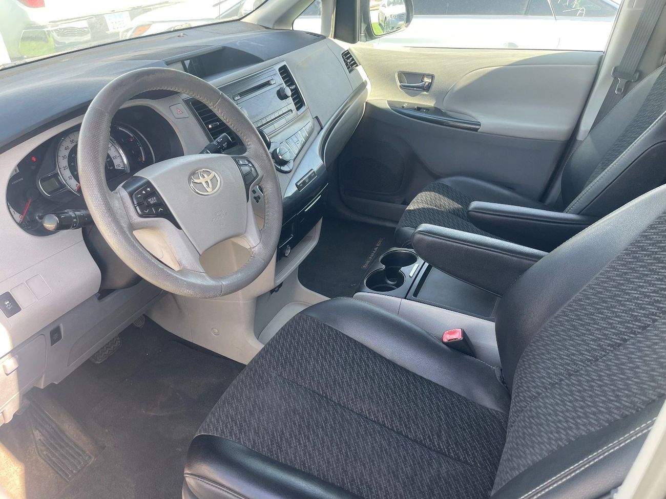 تويوتا سيينا اس اي فتحة