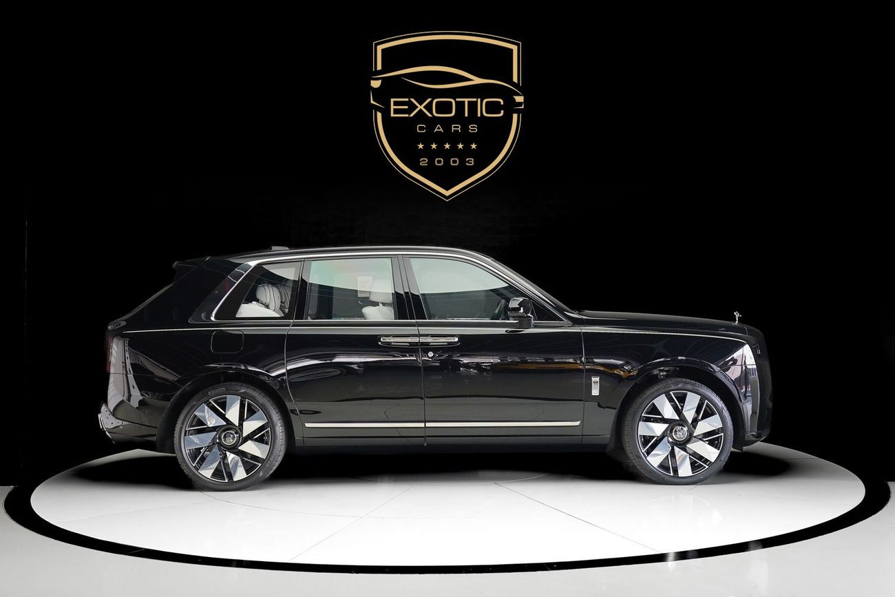 Rolls-Royce Cullinan silver badge