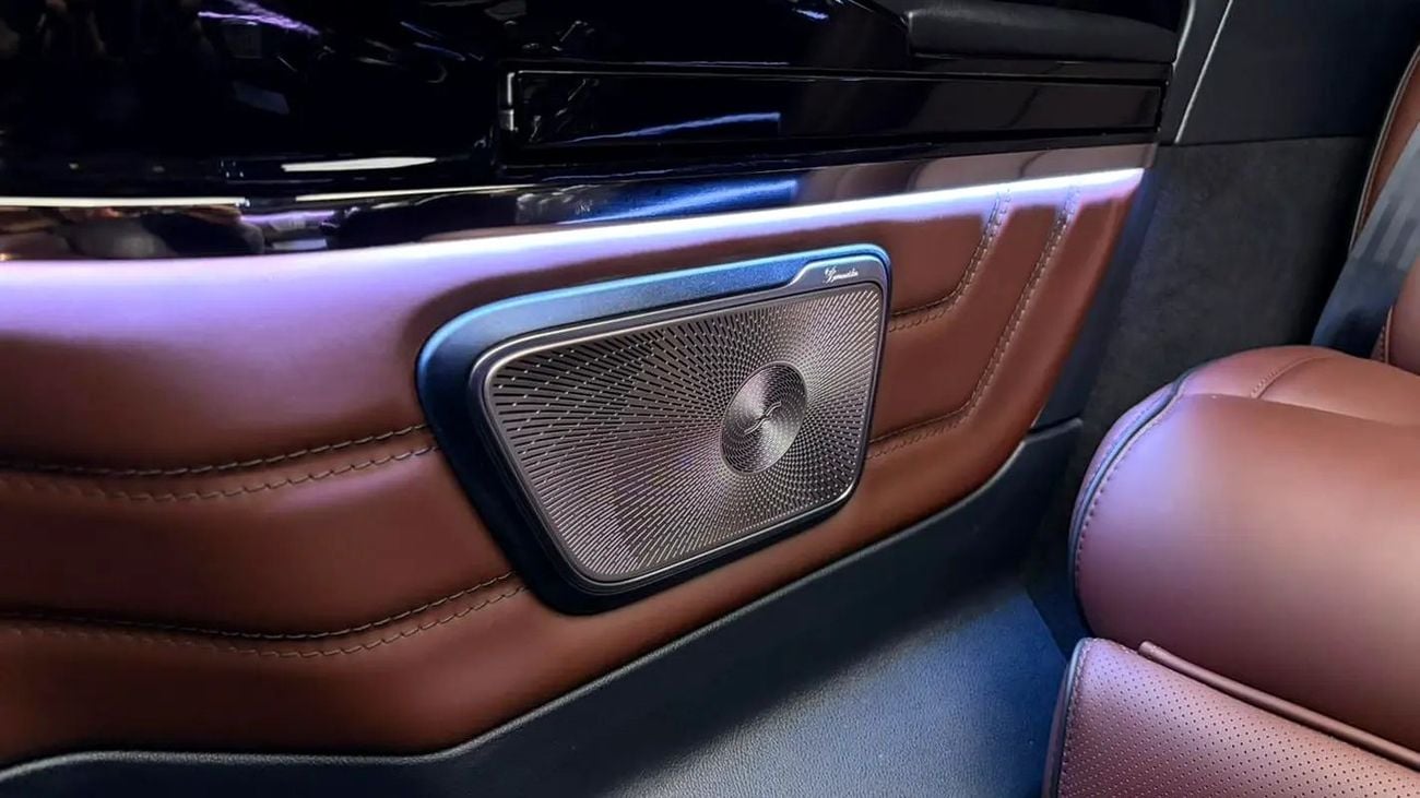 مرسيدس بنز V 300 ARRIVAL MODEL VIP MERCEDES GCC V300 with ADDITIONAL REAR AC - 2 Years Warranty by VLINE