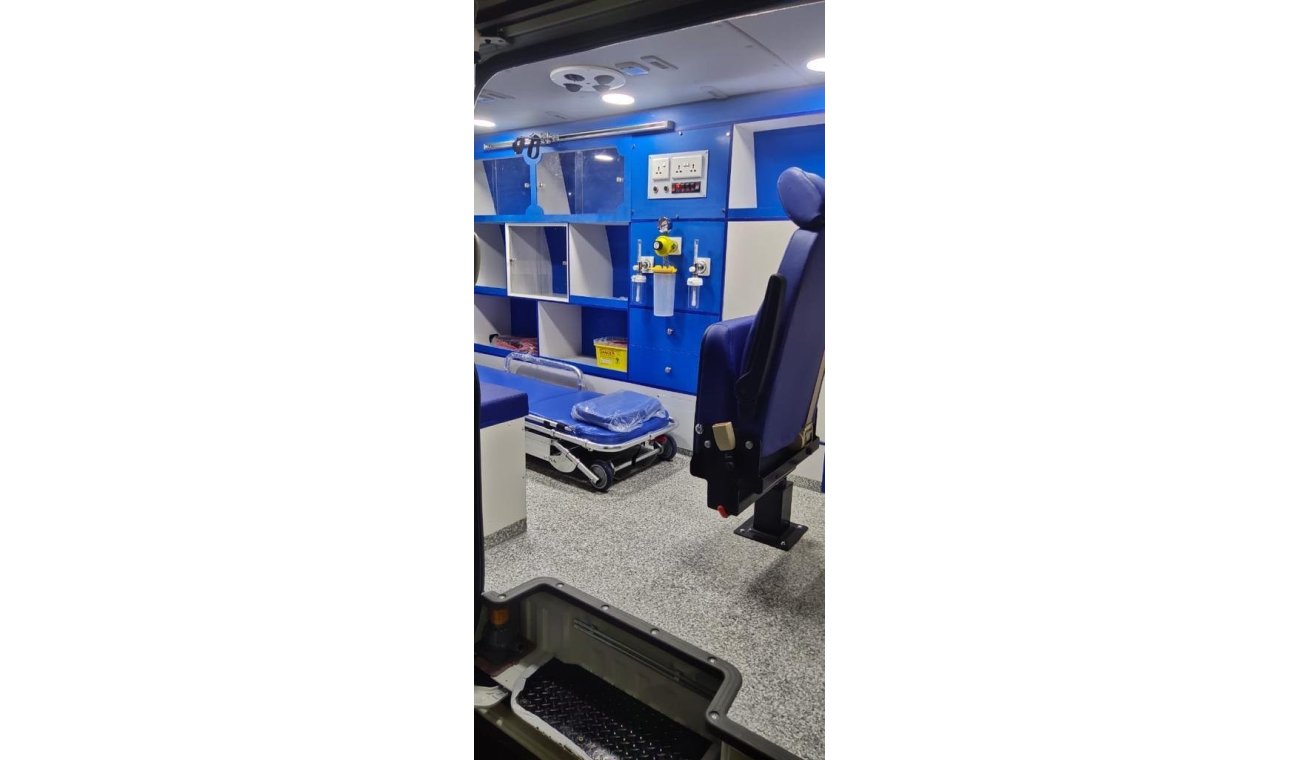 نيسان أورفان 2021 Nissan Urvan 2.5L Petrol AMBULANCE Van with Manual Transmission | Export Only