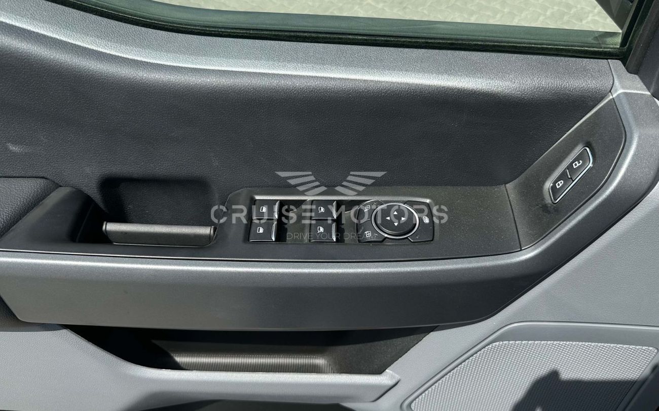 Ford F 350 Automatic - 6.7L - Diesel - Crew Cab - 4WD - 6 Seats - 4 Door